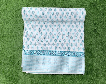 Edredón Kantha floral burdeos: ropa de cama de algodón indio hecha a mano