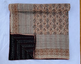 Baumwolle Bagru bedruckte Kantha-Bettdecke, Kantha-Wendedecke aus handgenähter Baumwolle, indische Kantha-Tagesdecke, Kantha-Decke, Boho-Kantha-Bett