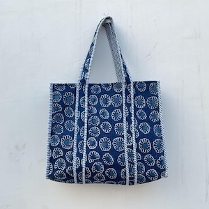 Handmade Quilted Cotton Tote Bag: Reversible Floral Print, Eco-Friendly
