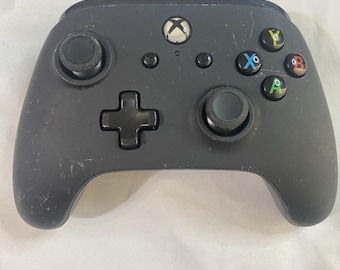 Mando con cable PowerA para Xbox Series X/S, One y PC, color negro, botones personalizados, diseño Drift, tal cual se vende.