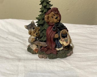 Boyds Bears Lil' Red con B.B. Woof, figura que va a casa de la abuela, 2452 Bearstone