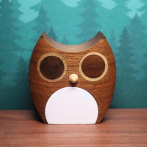 Handgemachte Walnuss Eule Ornament: Skandinavisches Walddekor