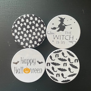 手作りのハロウィーン セラミック コースター セットまたは個別のハロウィーン コースター - 幽霊、コウモリ、魔女、そして「ハッピー ハロウィーン」デザイン