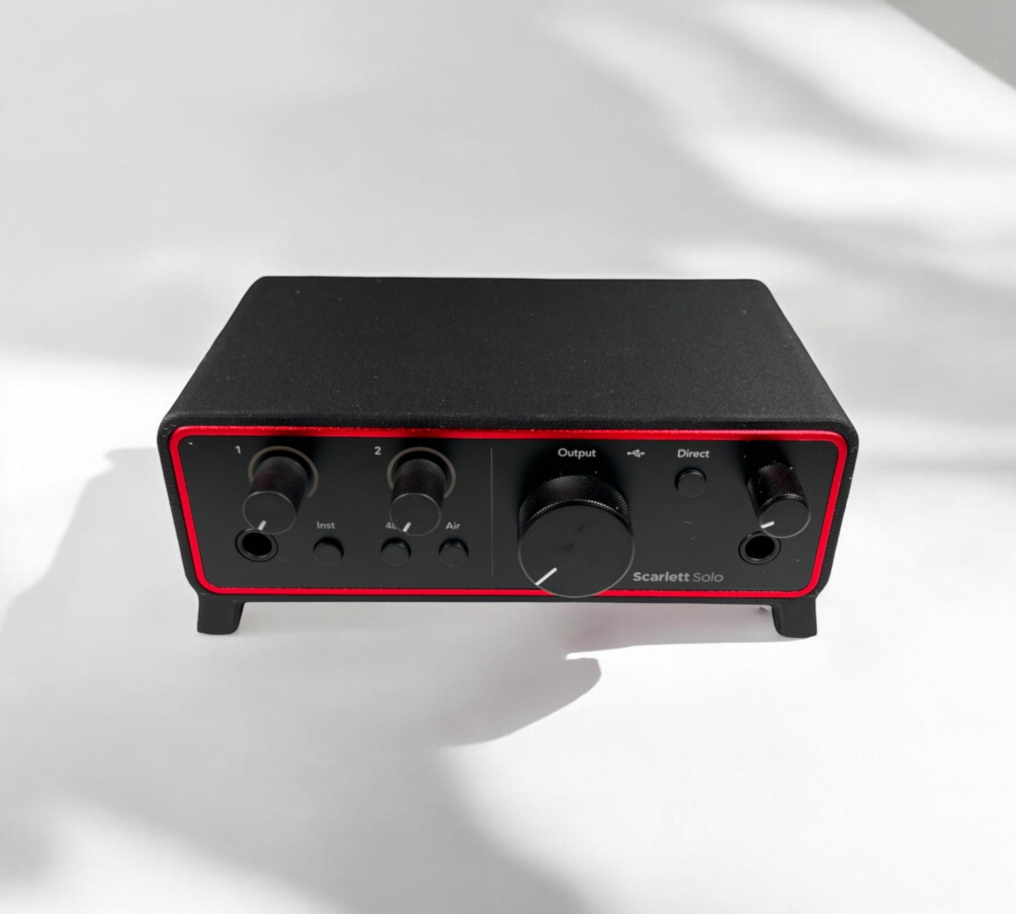 Focusrite Scarlett Solo Desktop Stand Studio Sound Minimalistic