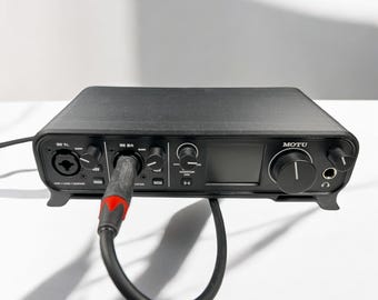 MOTU M4 Table Stand Studio Sound Minimalistic - Simple Modern