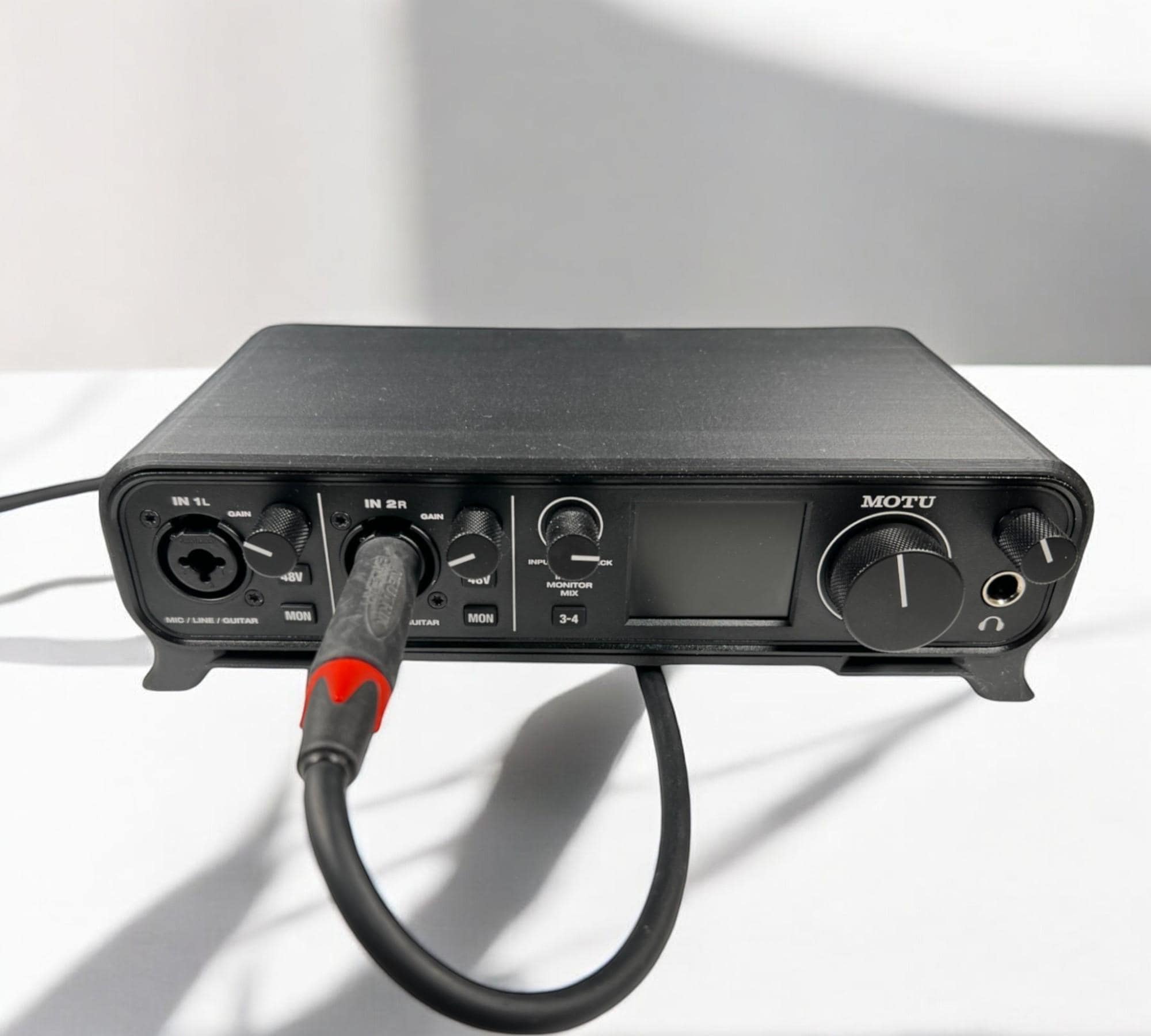 MOTU M4 Table Stand Studio Sound Minimalistic - Simple Modern