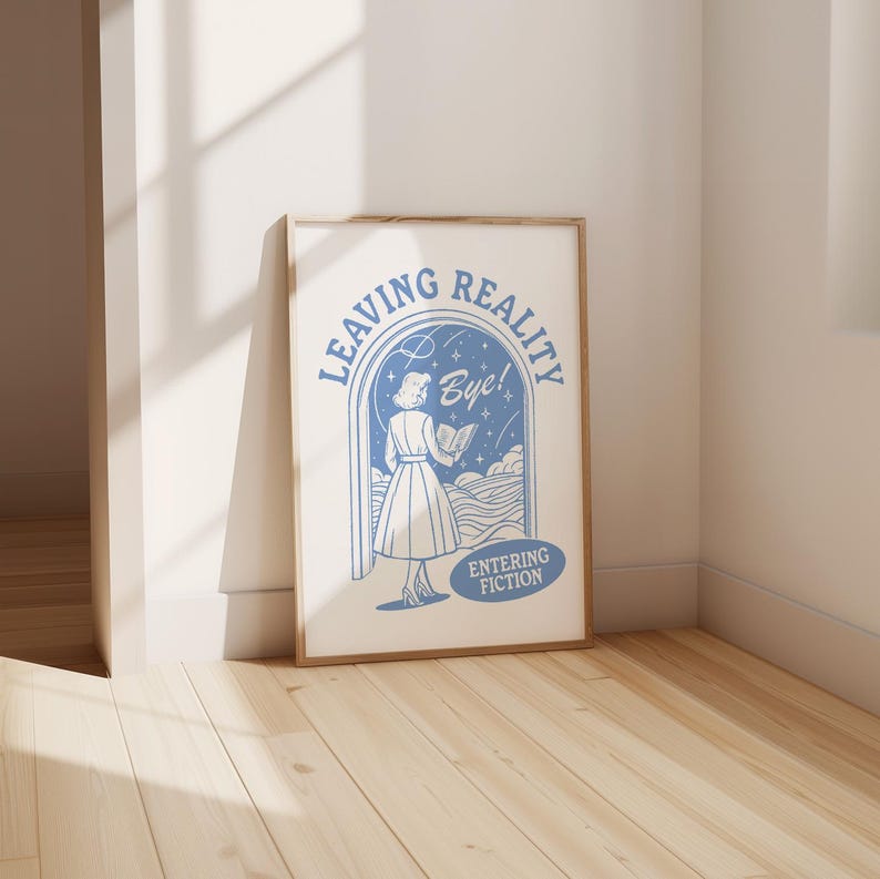 Puede incluir: Una ilustraci&oacute;n azul y blanca de una mujer caminando a trav&eacute;s de una puerta con el texto "Leaving Reality" y "Entering Fiction" sobre un fondo blanco.