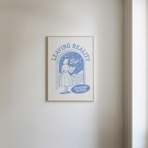 Puede incluir: Una ilustraci&oacute;n azul y blanca de una mujer caminando a trav&eacute;s de una puerta con el texto "Leaving Reality Bye! Entering Fiction".