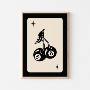 Op de afbeelding: Zwart-witte illustratie van twee kersen met het nummer 8 op elk. De kersen bevinden zich op een beige achtergrond met twee kleine sterren.