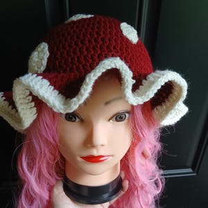 Crochet Mushroom Bucket Hat // Fungi Dark Red and Cream Soft White Ruffle Edge Cottagecore Fairycore Woodland Cosplay
