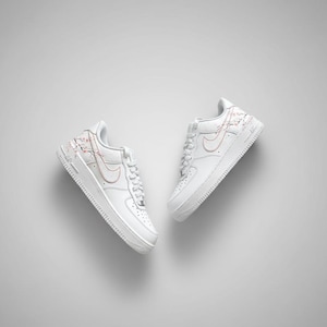 aesthetic white nike shoes