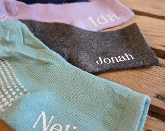 Personalisierte Kindersocken mit Namen – rutschfeste ABS-Socken, Geschenk für Kita, Kindergarten, Schule & Geburtstag, Stoppersocken