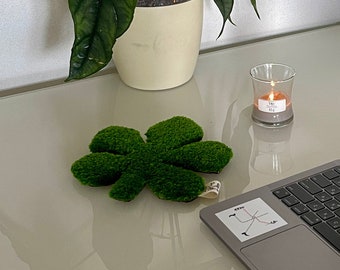 Charming Mini Tufted Rug: Leaf-Shaped Coaster for Unique Decor