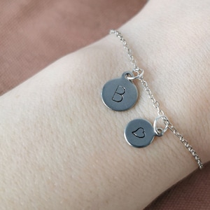 Filigranes Armband 2 Buchstaben Anhängern • Individuelle Länge • Freundschaftsarmband • Partnerarmband • Dünnes Armband • Armband Buchstabe