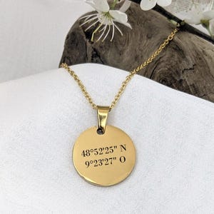 Kette mit den persönlichen Koordinaten deines Lieblingsorts graviert - aus Adresse oder Längen und Breitengraden