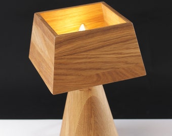 Moderne Eichenholzlampe für das Büro. Holz Schreibtischlampe, Wohnzimmer Dekor.