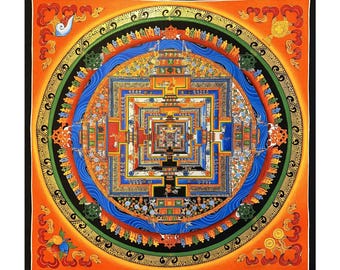 Puede incluir: Un mandala colorido con detalles intrincados y un patrón cuadrado en el centro. El mandala está rodeado por un borde circular con un patrón repetitivo. El fondo es de un naranja vibrante.