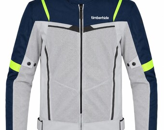 Pode incluir: Uma jaqueta de motociclista azul-marinho e cinza-claro com gola alta, zíper frontal completo e detalhes em amarelo neon nos ombros e mangas. O peito e as mangas incluem painéis de malha, e a palavra timberhide está impressa em branco no peito esquerdo.