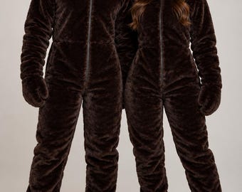 Bruin pluche jumpsuit met capuchon, knusse harige onesie, kostuum met ritssluiting, verstelbare bandjes, alternatieve mode, bontpak