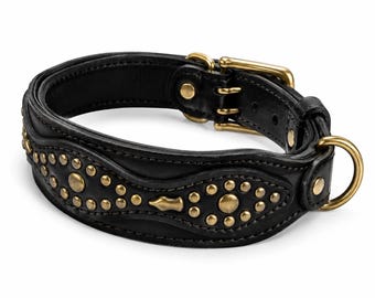 Zwarte hondenhalsband van volnerfleer – met antieke messing details en studs, voor grote honden