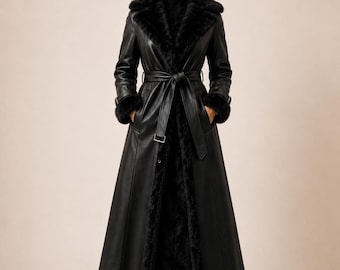Zwarte leren maxi-jas met schapenvachtvoering | Gotische trenchcoat met bontvoering
