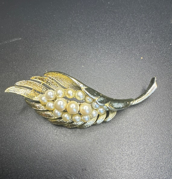 Coro pearl brooch