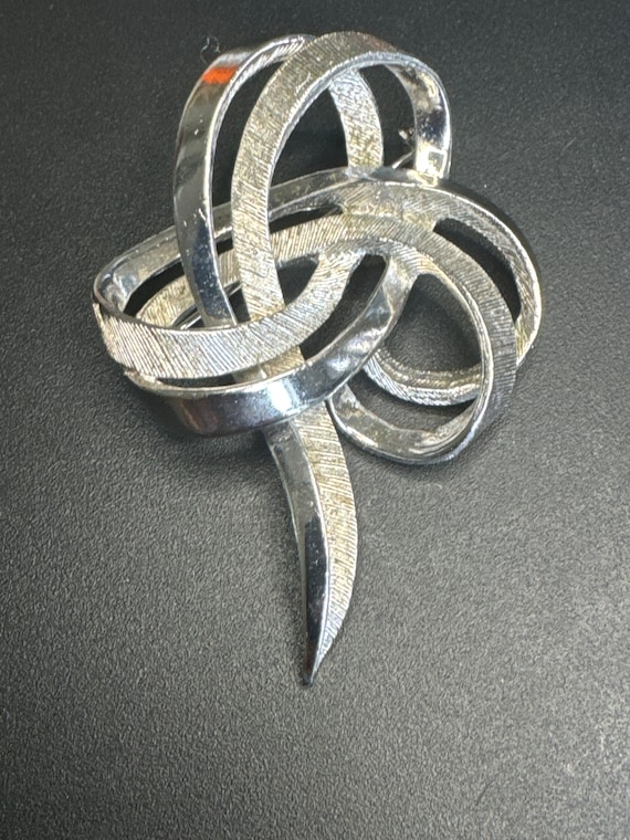 Unsigned DeNicola DeNicola silver tone brooch