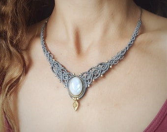 Tour de cou en pierre de lune | Diadème de la Déesse | Tour de cou en micromacramé | Énergie féminine | Bohème chic | Amulette en pierre de lune | Bijoux et chakras