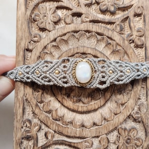 Moonstone Bracelet ~ Macrame Jewelry | Healing Gemstone | Alternative jewelry | Bohemian style | Hippie | Unique piece | Gift for women