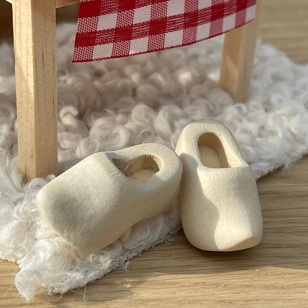 Wichtel Zubehör Miniatur Holzschuhe Basteln Puppenhaus 1,5 x 3 cm