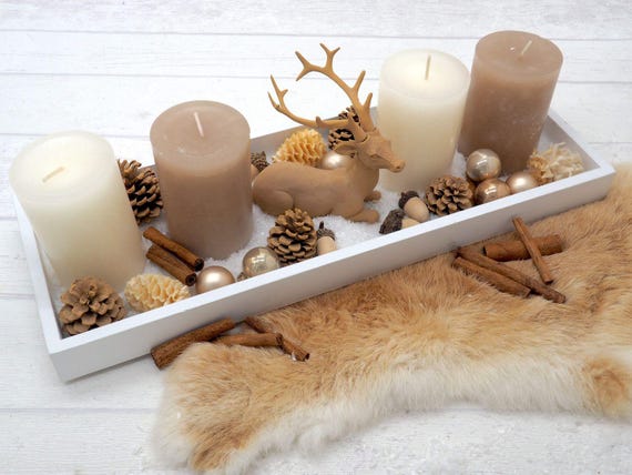 Adventsgesteck Weihnachten Deko Tablett Holz Weiß Nougat Beige Creme Kerzen Tischdeko 40cm