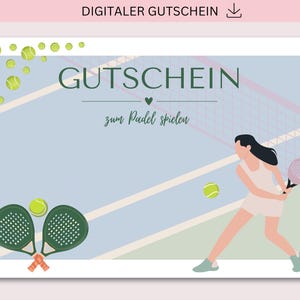 Op de afbeelding: Een digitale cadeaubon met een illustratie van een padelbaan en de tekst GUTSCHEIN zum Padel spielen. Het ontwerp toont een speler met een racket, twee extra rackets onderaan en verspreide tennisballen op een lichtblauwe achtergrond.