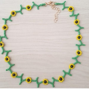 Beaded Flower Necklace,Daisy Chain,Summer Necklace,Flower Minimalist Choker,Colourful Beaded Jewelry,y2k BOP style,Handmade mothers day Gift
