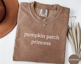 Pumpafält prinsess t-shirt, höst t-shirt, rolig höst t-shirt, söt hösttröja, pumpa krydda t-shirt, mysiga höstvibbar, Thanksgiving t-shirt