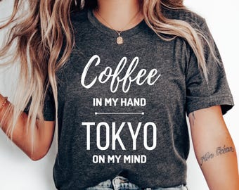 Camiseta Café e Tóquio, Camiseta Tóquio, Férias em Tóquio, Camiseta Lua de Mel, Presente Tóquio, Camiseta Japão, Viagem em Família, Camiseta Japonesa, Camiseta Tóquio