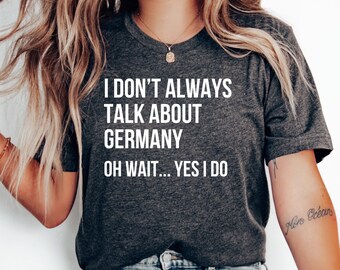 Puede incluir: Una camiseta gris oscuro con texto blanco que dice "No siempre hablo de Alemania. Oh, espera... Sí, lo hago."