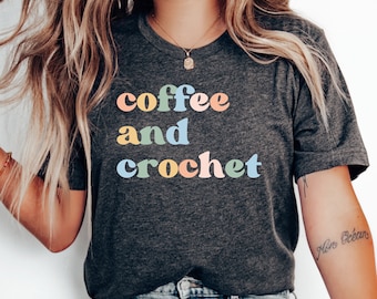 Camiseta de café y crochet, camisa de crochet, regalo de crochet, camisa amante del crochet, regalo amante del crochet, regalo para crocheter, regalo para amante del crochet