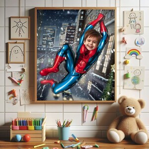 Pode incluir: Um menino pequeno vestido de Homem-Aranha est&aacute; balan&ccedil;ando em uma cena de cidade nevada. Ele est&aacute; vestindo um traje vermelho e azul com um logotipo de aranha no peito. O fundo &eacute; uma cidade com neve caindo.