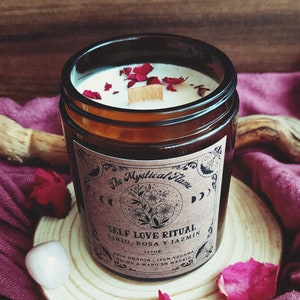 Handmade soy candle, wooden wick, 100% Vegan - Ritual aromatic candle -Witchy Candle -Self Love Ritual - Lily, Rose and Jasmine" - 145g
