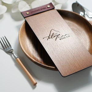 Menu na desce, menu drewniane, skórzana okładka na menu, spersonalizowana okładka na menu, uchwyt na menu, teczka na menu restauracji, księga gości