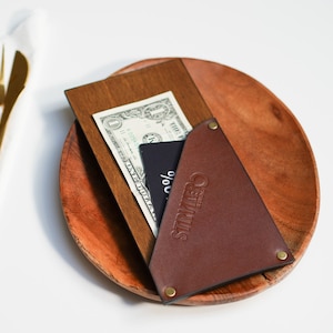 Porte-billets en bois, Porte-chèques en cuir, Porte-chèques en cuir avec gaufrage. Vérifiez le présentateur pour le restaurant.