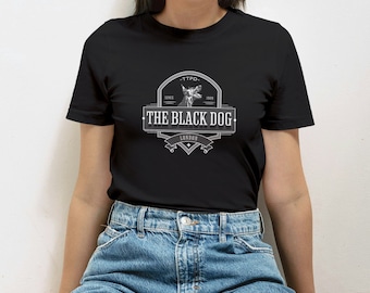 Das schwarze Hunde-Bar-T-Shirt | Tortured Poets Abteilung Merch | Geschenk für Swiftie Fans | Dichter Abteilung Album Tee