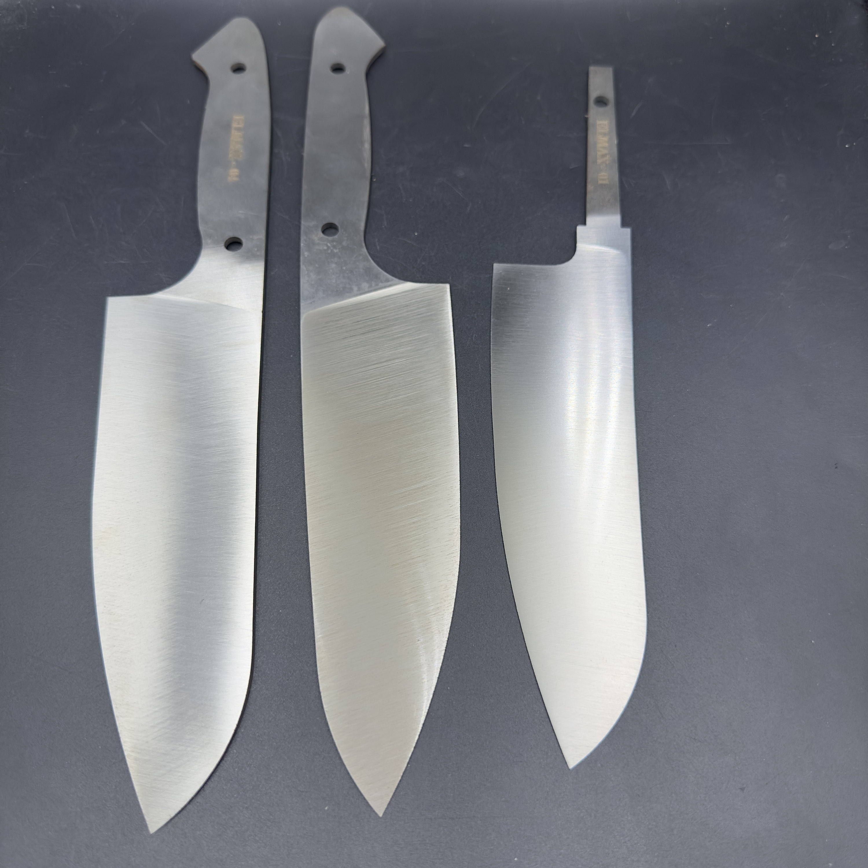 ネット購入 ELMAX に匹敵 日本製鋼材ナイフ STEEL A ハンドル 花梨瘤 