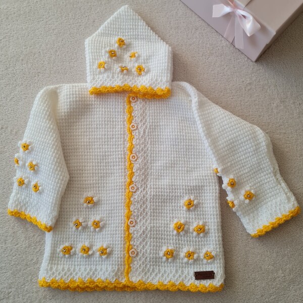 Handgestrickte Kapuzenjacke