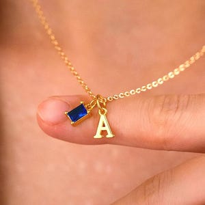 Colar delicado com inicial e pedra do mês, joias personalizadas com pedra do mês, colar com letras personalizadas, presente de aniversário de 18 anos para ela, presente para madrinha de casamento
