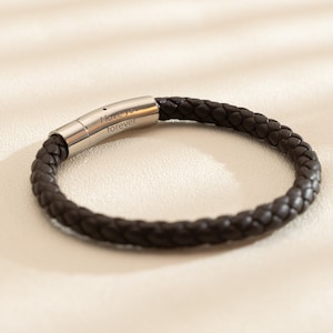 Gepersonaliseerde herenarmband, handgemaakte leren armband voor vader, gegraveerde naamarmband, vaderdagcadeau, sieraden voor man, cadeau voor opa