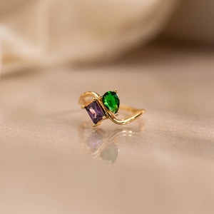 Gepersonaliseerde 2 geboortesteenring, aangepaste Toi et Moi geboortesteenring, smaragd en peer geslepen beloftering, sieraden cadeau voor moeder, cadeau voor haar