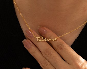 Collar con nombre de firma pequeña, colgante con nombre de plata personalizado, joyería hecha a mano delicada, regalo personalizado para ella, regalo de Navidad