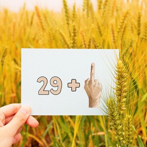 Divertente biglietto di auguri per il 30° compleanno, biglietto di auguri stampabile, oltre 29 biglietti con battute sul dito medio, biglietto di auguri umoristico per adulti, download immediato, biglietto per un amico
