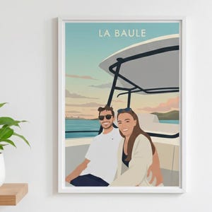 Peut inclure: Une impression d'art encadrée représentant un couple sur un bateau, avec le texte "LA BAULE" en haut. L'œuvre d'art est minimaliste, avec un ciel bleu et orange, de l'eau bleue et un bateau blanc.